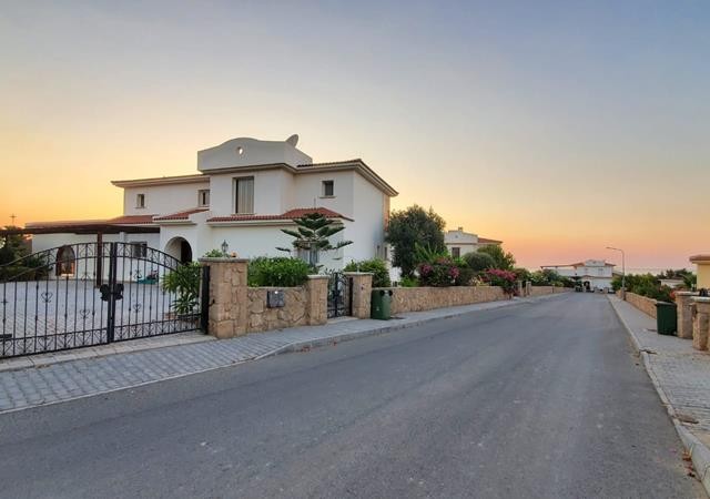 5 Bedroom Villa for sale 270 m² in Esentepe, Girne, North Cyprus